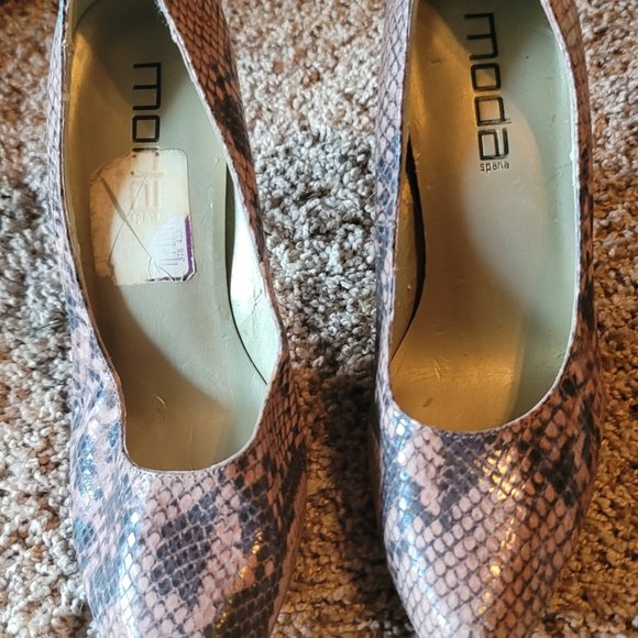 Moda Spana – taupe snakeskin pump – size 7.5 – pre-owned / no box - $30 / obo - Picture 2 of 2